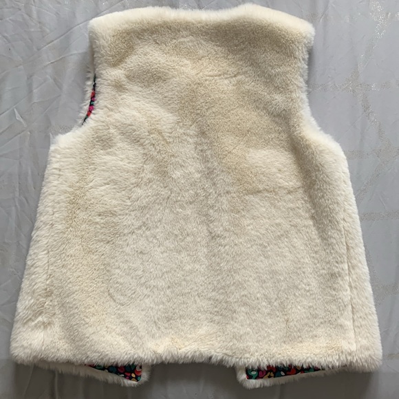 Faux fur vest size 10 - Picture 3 of 4